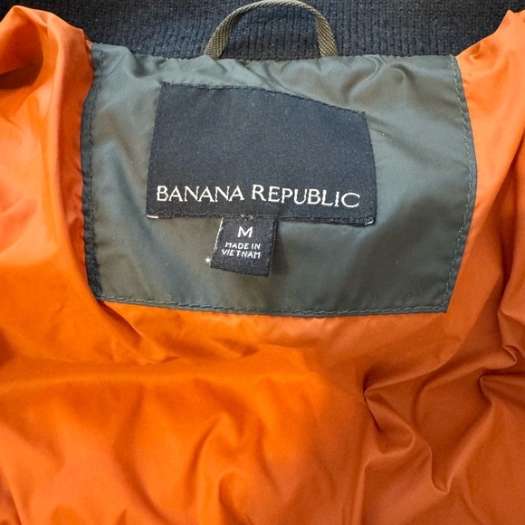 Banana Republic Men's Olive Green Puffer Jacket
Size Medium - Picture 5 of 16